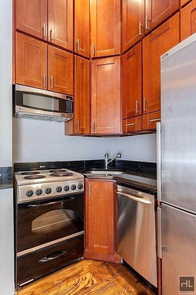 Foto del edificio - W 14TH ST.