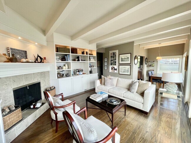 Building Photo - 3BR/2.5BA INCOMPARABLE Views!!! Prime Coro...