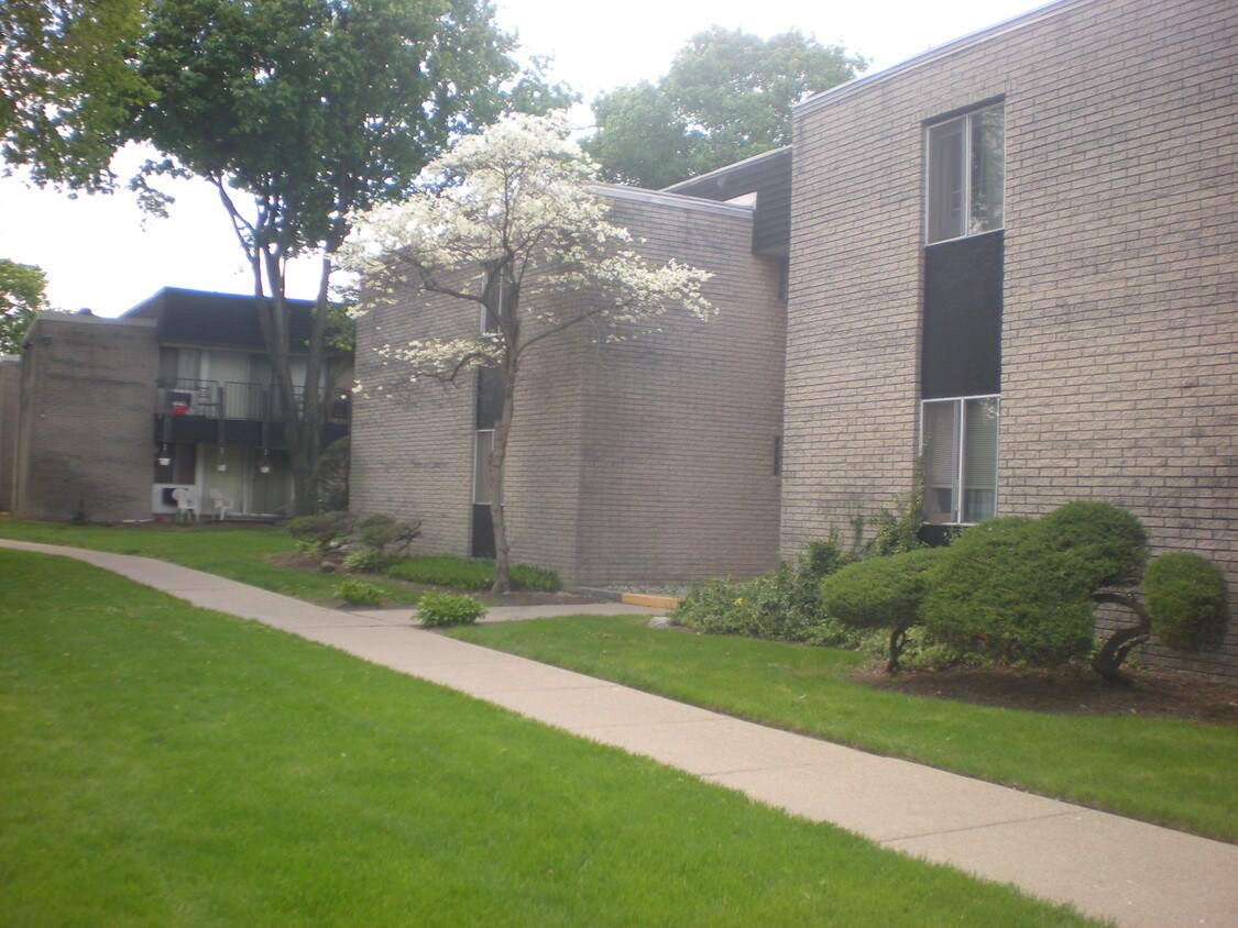Foto principal - 9081 Wayne Rd