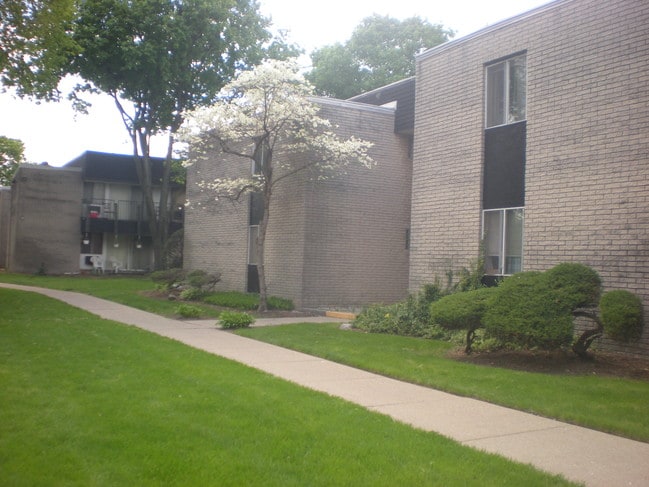 Building Photo - 9081 Wayne Rd