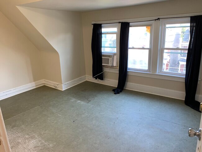 Bedroom - 631 E End Ave