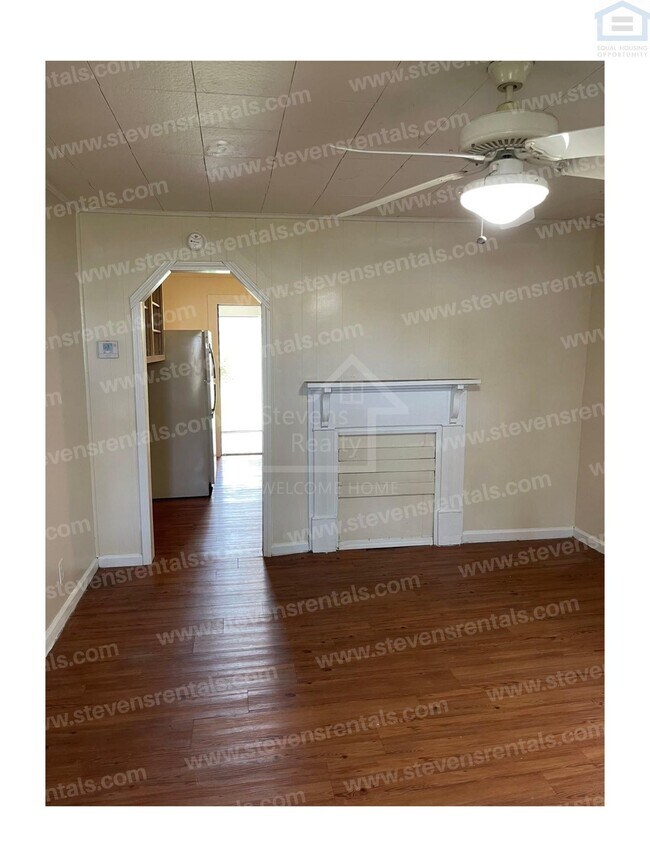 Building Photo - 3112 N Hickory St
