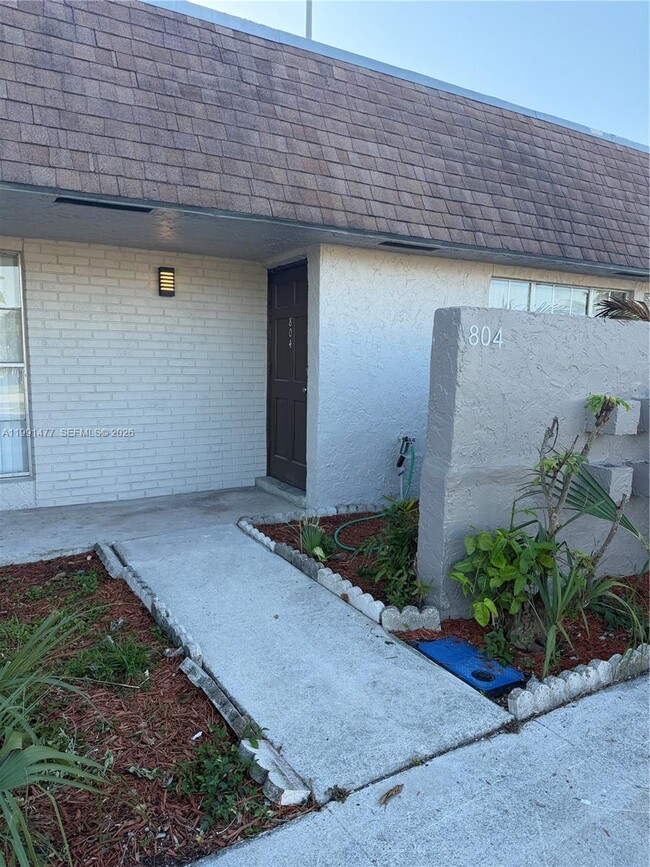 Building Photo - 804 SW 73rd Ave