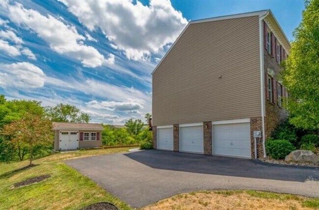 Foto del edificio - Beautiful 4 Bedroom Home in Economy!!