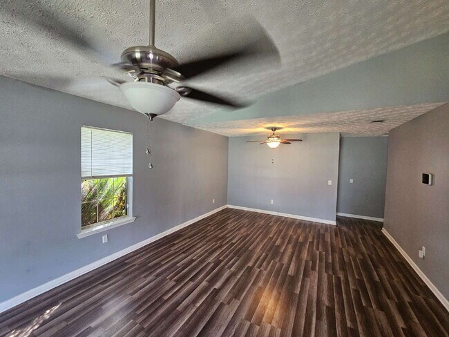 Foto del edificio - 4 bedroom home only 15 minutes from Fort S...