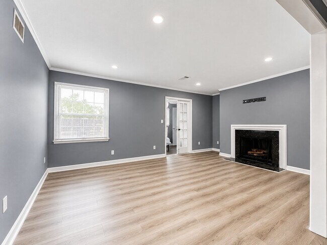 Foto del edificio - 7021 Fruitwood Ct