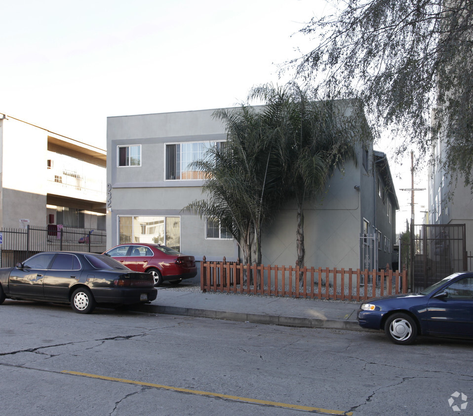 Building Photo - 932 Wilcox Ave
