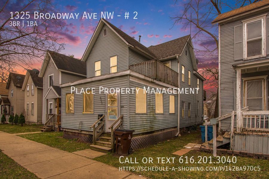 Primary Photo - 1325 Broadway #2 - 3bed/1 Bath Upper unit