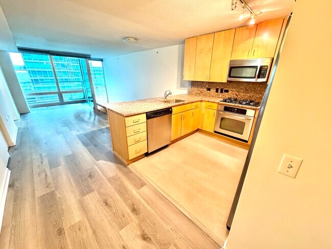 Building Photo - 9725 Woods Dr