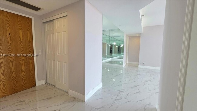 Foto del edificio - 3610 Yacht Club Dr