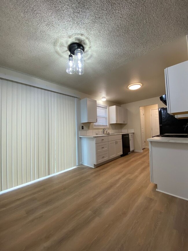 Building Photo - Charming 3 Bedroom 1 Bath Updated Home in ...