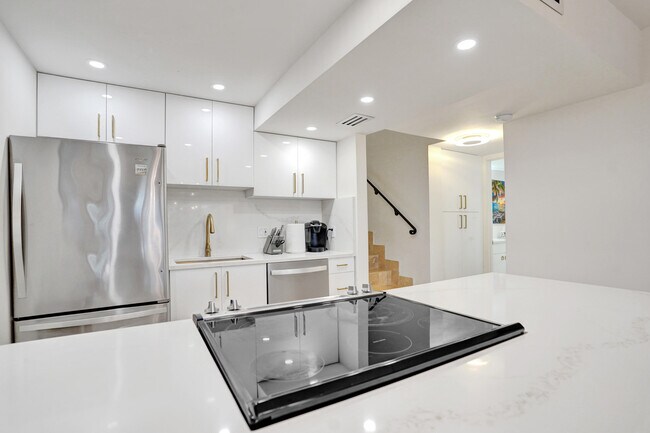 Foto del edificio - 755 Dotterel Rd