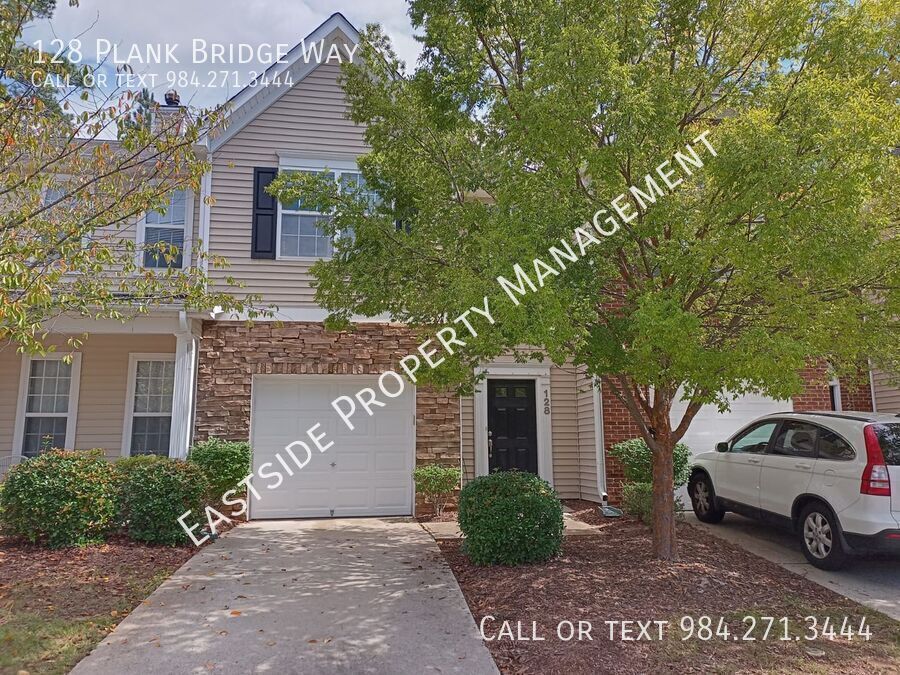 Primary Photo - Fantastic townhouse at an excellent and co...