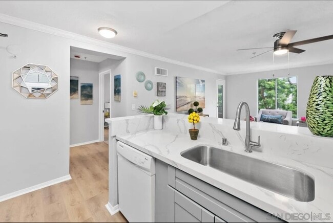 Foto del edificio - 8889 Caminito Plaza Centro