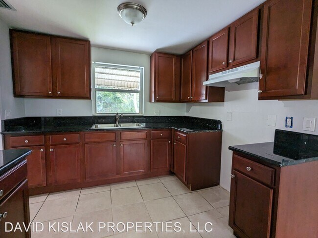 Foto del edificio - 4 br, 1 bath House - 4359 Walnut St