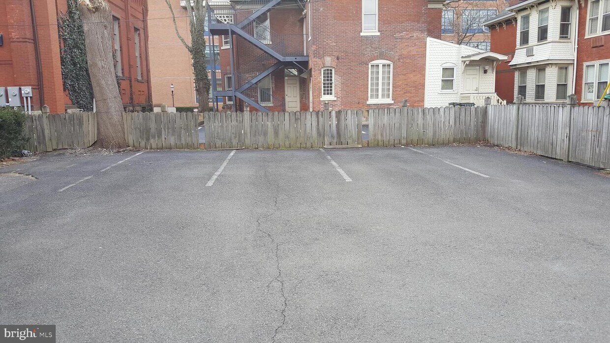Primary Photo - 93 E Court St