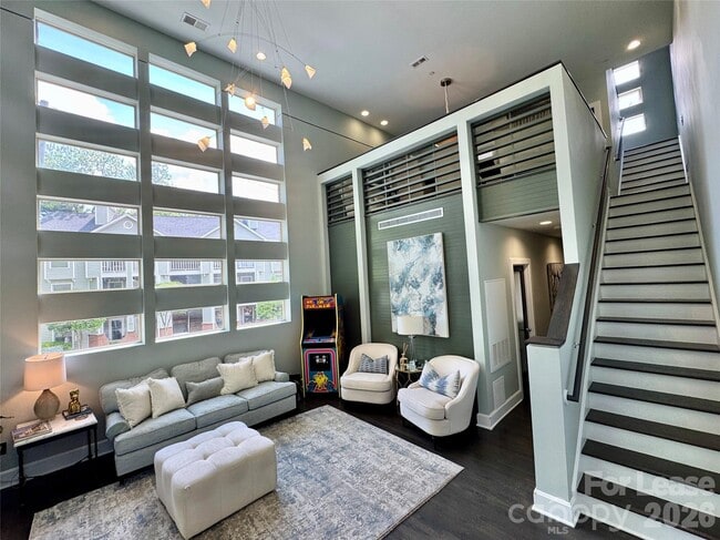 Building Photo - 420 Queens Rd