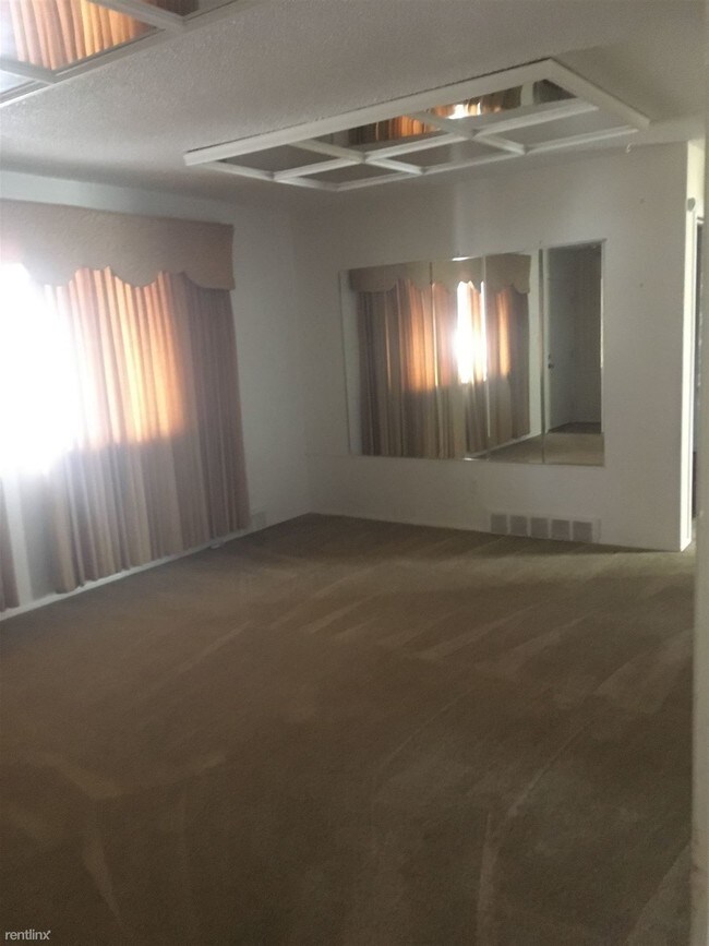 Foto del edificio - 3 br, 1.5 bath House - 25751 Chernick St