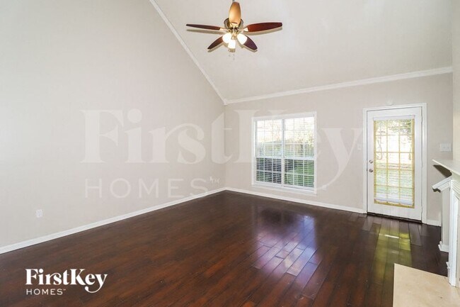 Building Photo - 8668 Pantherburn Cir N