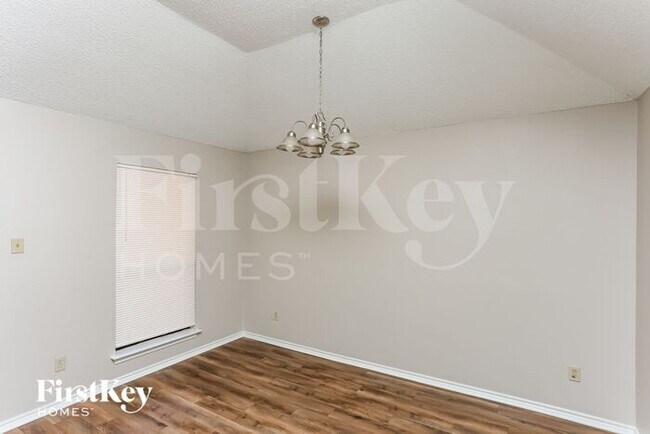 Foto del edificio - 5008 Alicia Dr