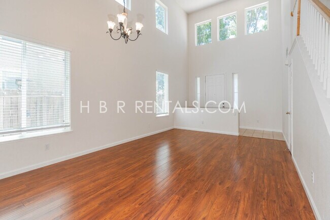 Building Photo - Spacious 5-Bedroom Retreat with Cozy Fireplace in Prime Tracy Location!