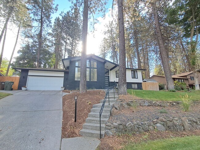 Foto del edificio - $3,200 -5 Bed / 3 Bath- Home with Fully Fe...