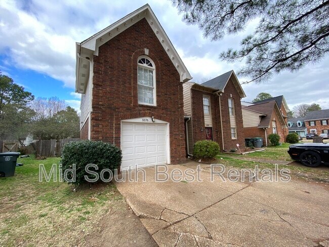 Foto del edificio - 5576 Blossom Ln