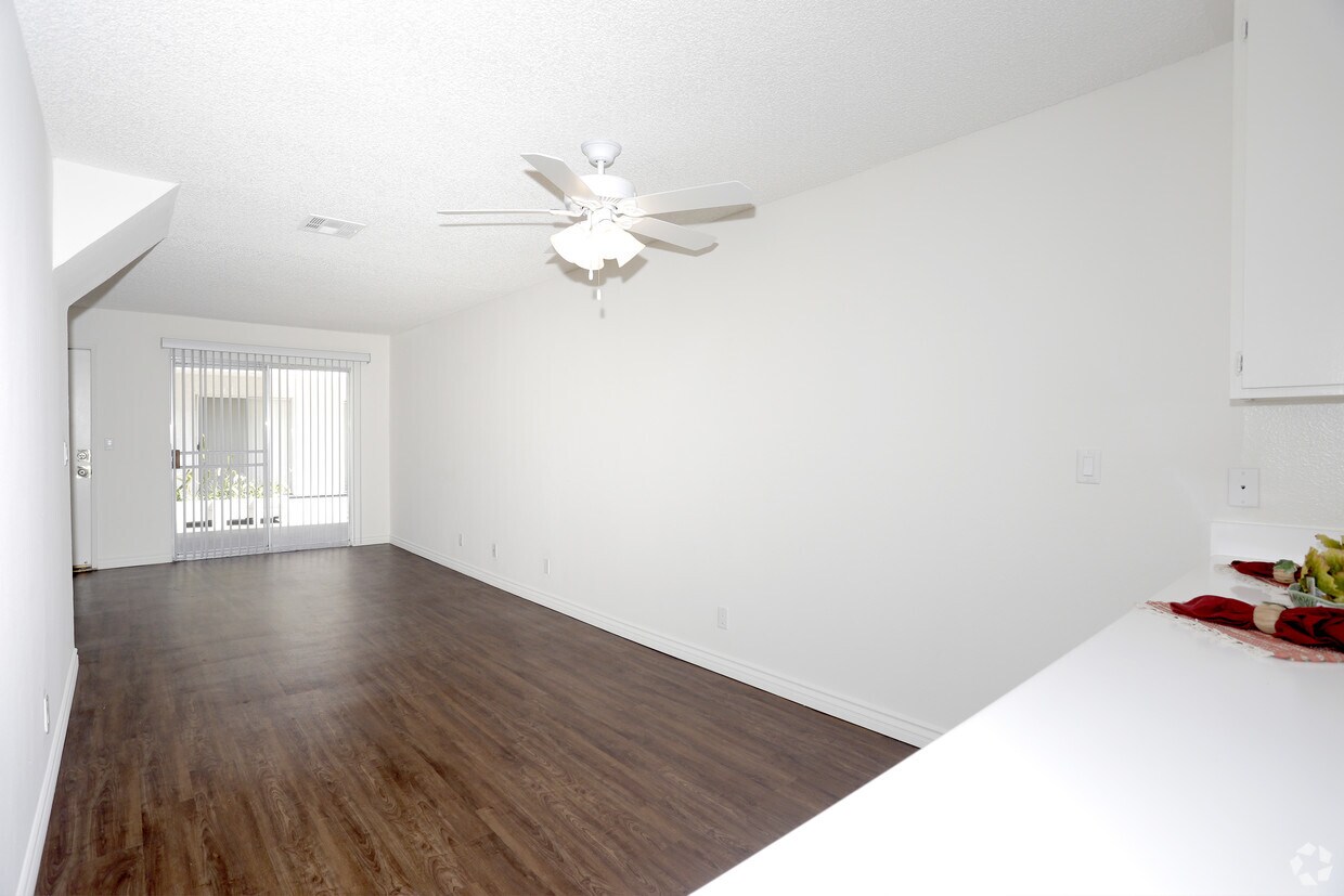 Crenshaw Townhouse Apartments in Los Angeles, CA Westside Rentals