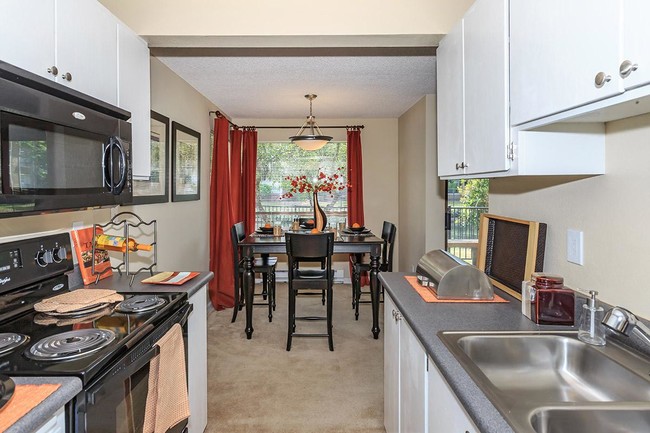 Building Photo - Waterbrook Loft and Apartments