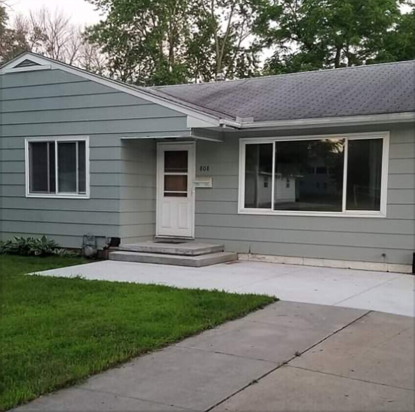 808 W 28th St, Cedar Falls, IA 50613 House Rental in Cedar Falls, IA