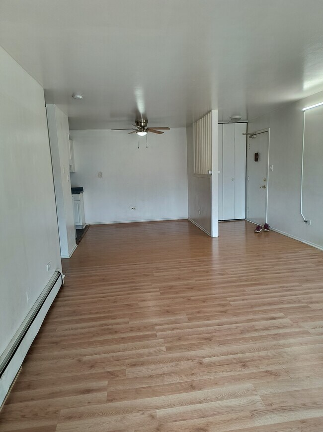 Building Photo - 670 Hill Dr