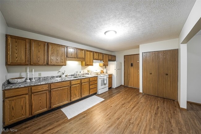 Building Photo - 8140 Southwood Dr