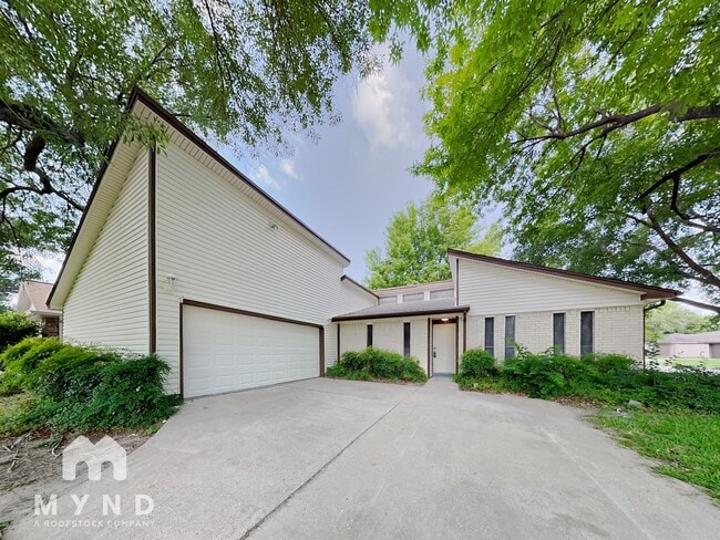 Building Photo - 10631 Plum Lake Dr