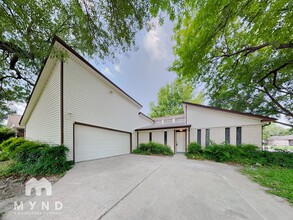 Building Photo - 10631 Plum Lake Dr