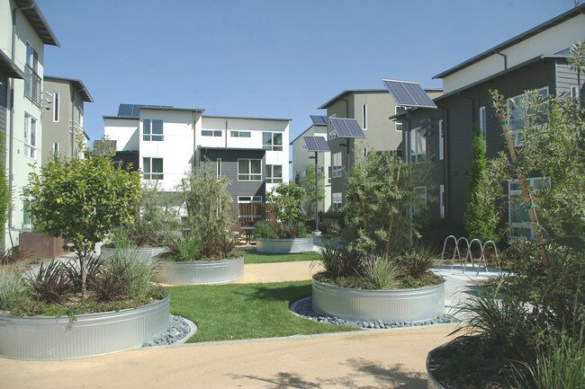 Foto del edificio - Tassafaronga Village