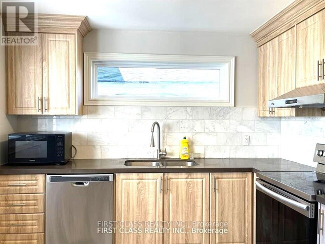 Building Photo - 24 Greenyards Dr