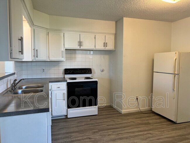 Building Photo - 821 Saddlewood St