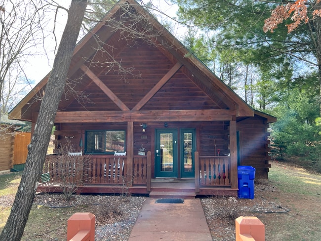 Building Photo - 207 Blossom Dr