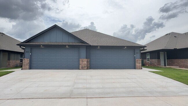 Foto del edificio - Welcome to Brand New Masonwood featuring this 3 Bedroom 2 Bath 2 Car Garage Duplex in a Great loc...