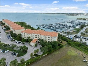 Building Photo - 34 Harbour Isle Dr W