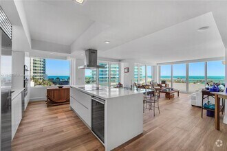 Building Photo - 400 S Pointe Dr