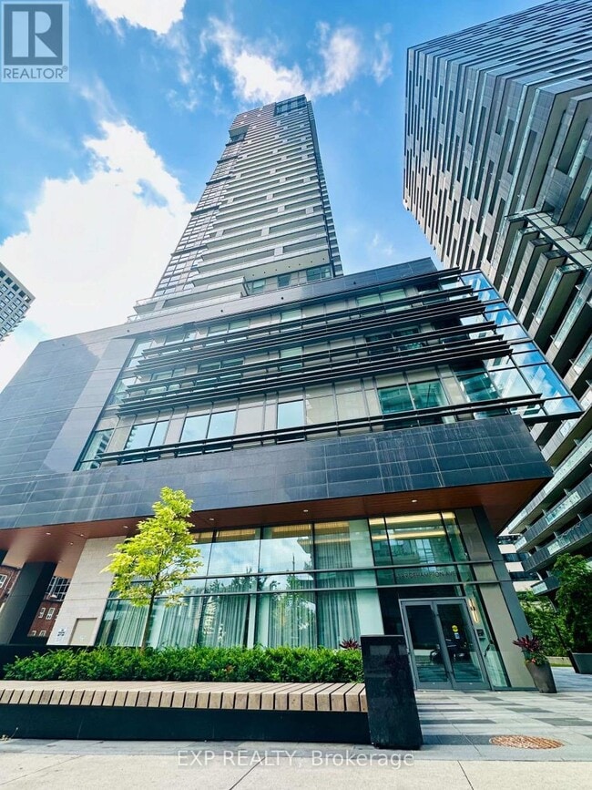 Building Photo - 39 Roehampton Ave