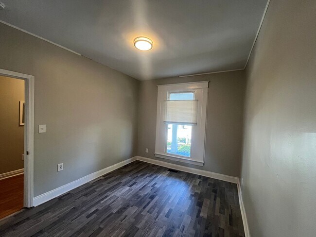 Foto del edificio - Cozy 3BR/1Ba house with small unfinished basement- LEASING SPECIAL - MOVE IN BY 5/31/2026 AND REC...