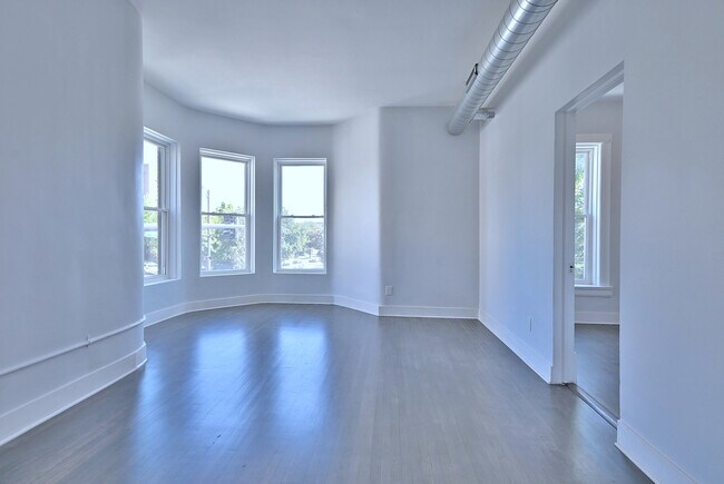 Foto del edificio - 1458 N Western Ave