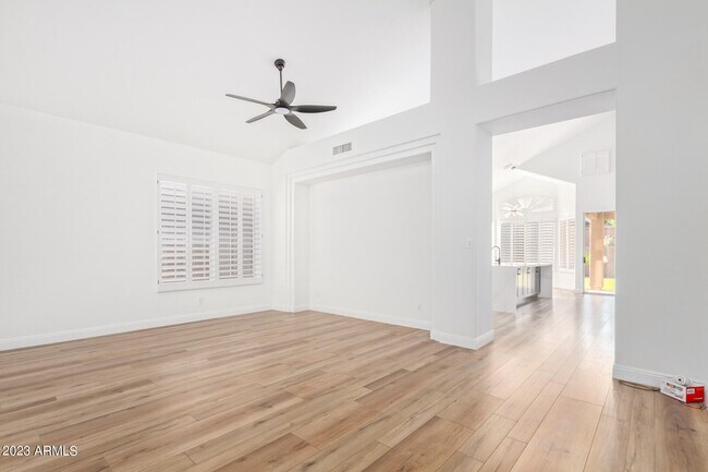 Foto del edificio - 16044 S 9th Pl