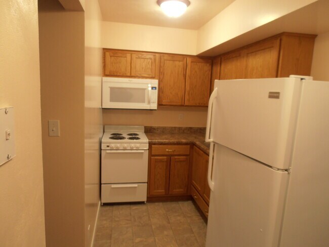 Building Photo - 4441 rushmore dr NE