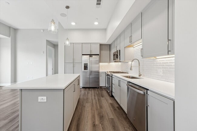 Building Photo - 9757 Katy Fwy