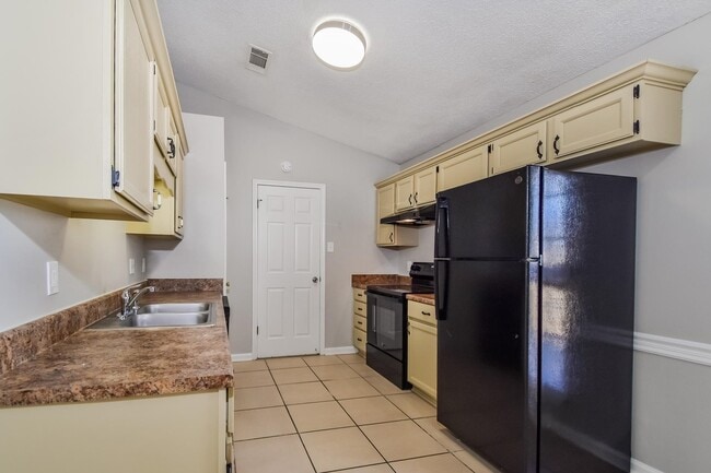 Building Photo - 7111 Peppermill Ln