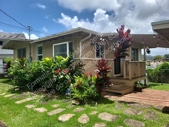 Foto del edificio - Charming 3-Bedroom Pet-Friendly Home with ...