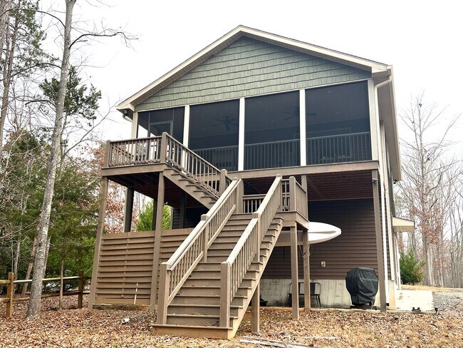 Building Photo - Furnished & All Inclusive Rental with Lake...